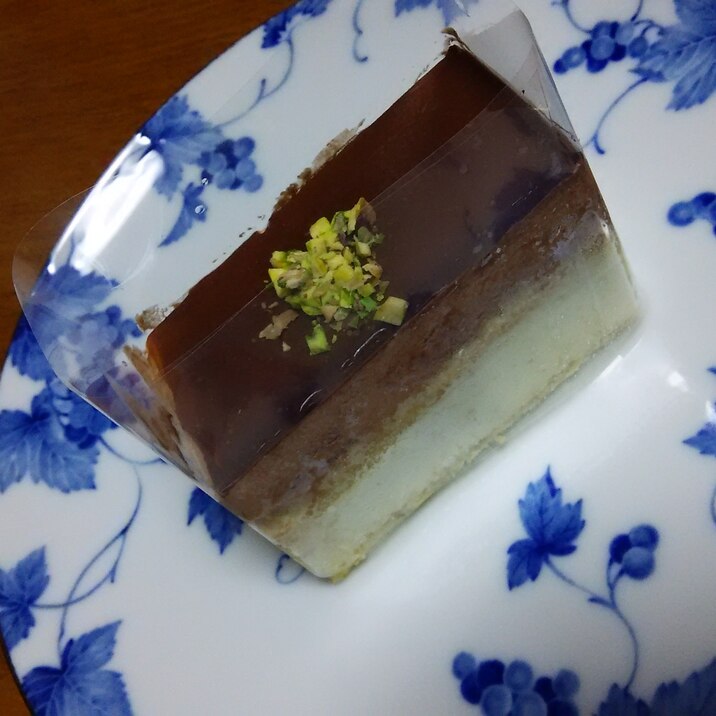 ピスタチオとチョコレートのムースケーキ